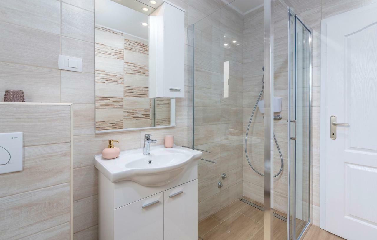 Apartment Kata With Private Pool Radetići Exterior foto